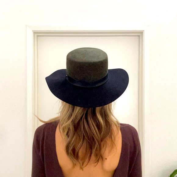& Other Stories barely used Wool Hat - Picture 2 of 4